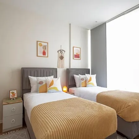 Modern Flat With Location Near Nisantasi アパート *