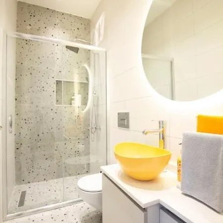 Modern Flat With Location Near Nisantasi Apartment