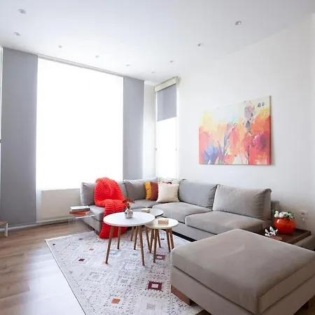 Modern Flat With Location Near Nisantasi *